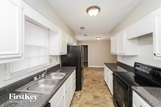 Building Photo - 6734 Amersham Dr