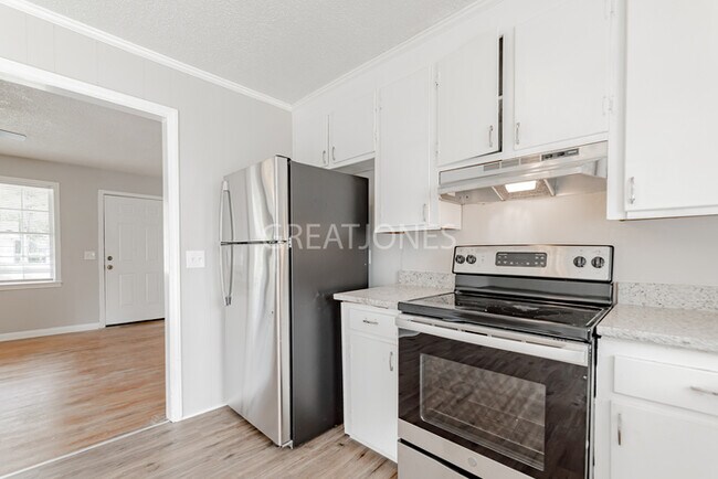 Building Photo - PICK YOUR GIFT OF $200 OFF YOUR FIRST FULL...