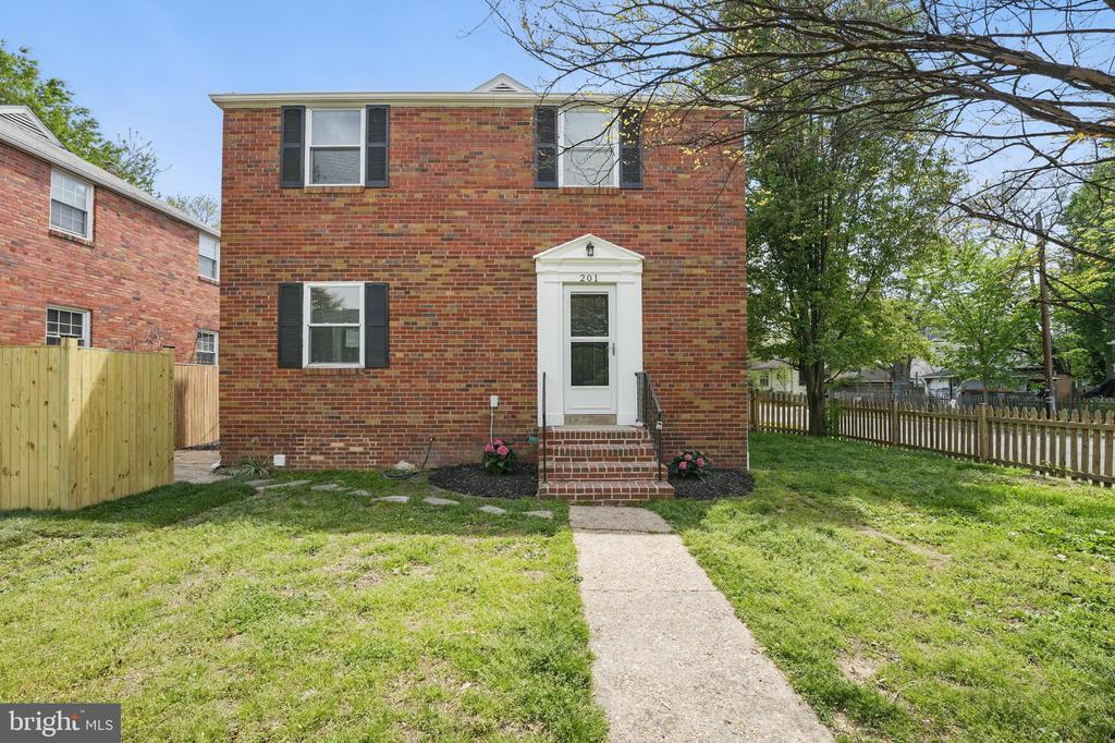 Foto principal - 201 E Alexandria Ave