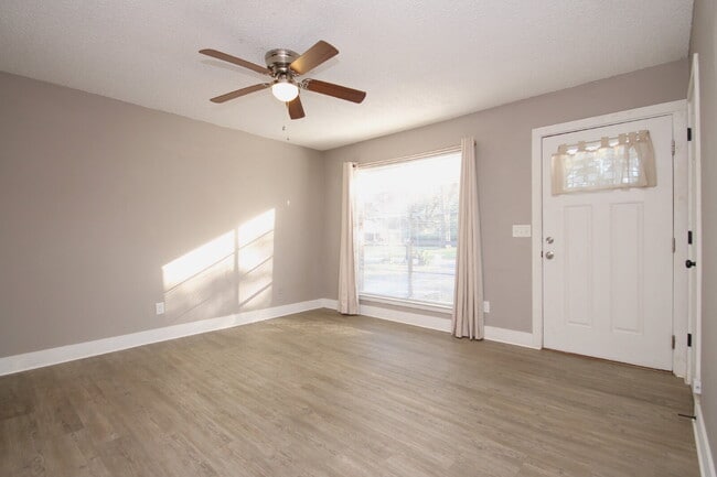 Building Photo - Beautifully Renovated 3-Bed, 1.5-Bath Home with Screened Porch in Desirable Pace Location