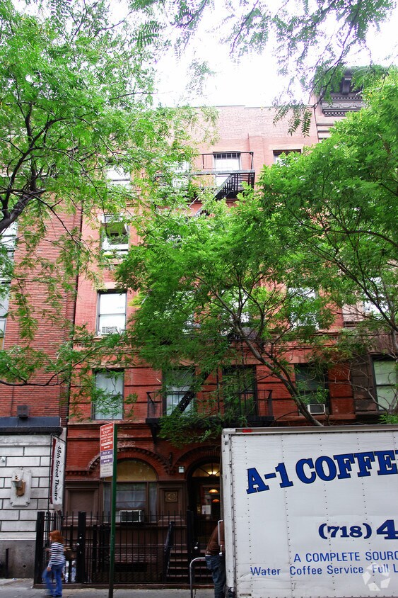 Building Photo - 356 W 45th St