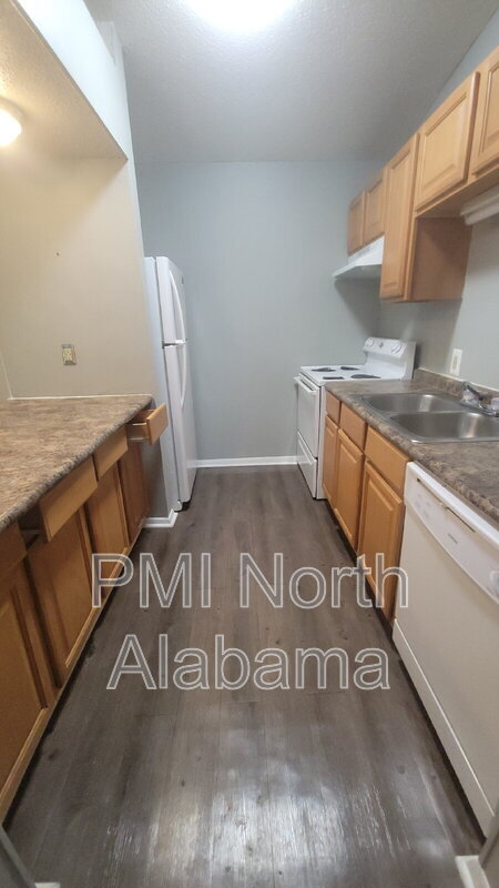 Foto del edificio - 900 Candlewood Dr NW