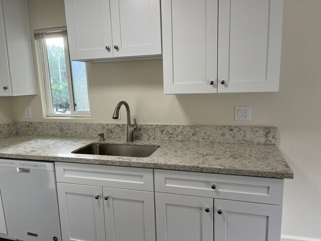 Foto del edificio - 1020 S Farber Ave