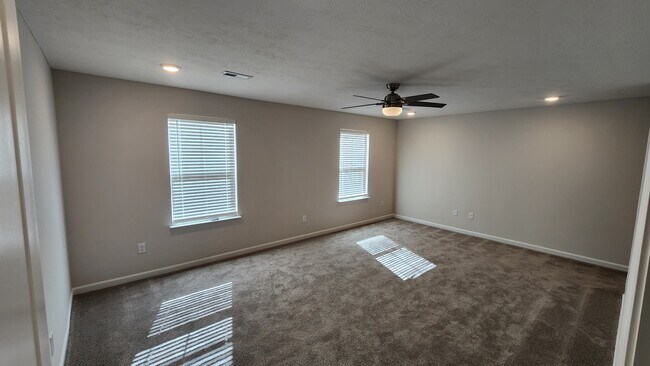 Building Photo - 61 Snapdragon Dr