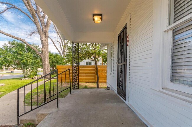 Foto del edificio - 57 Chalmers Ave