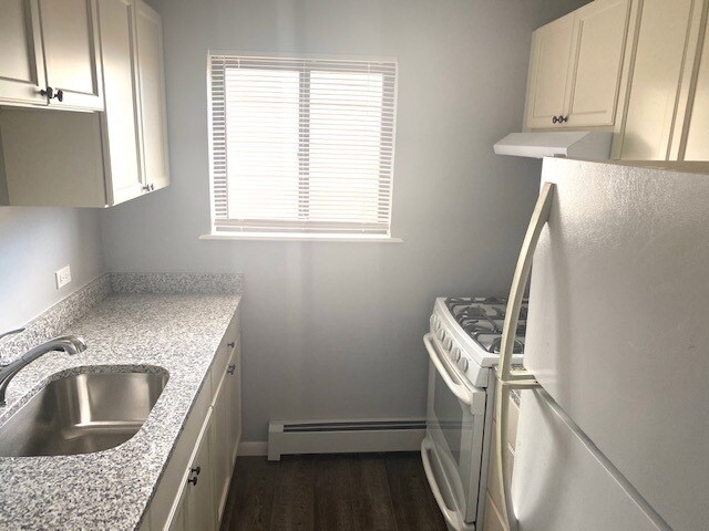 Building Photo - 8022 S Cottage Grove Ave