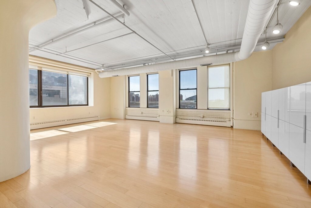 Primary Photo - 210 South St