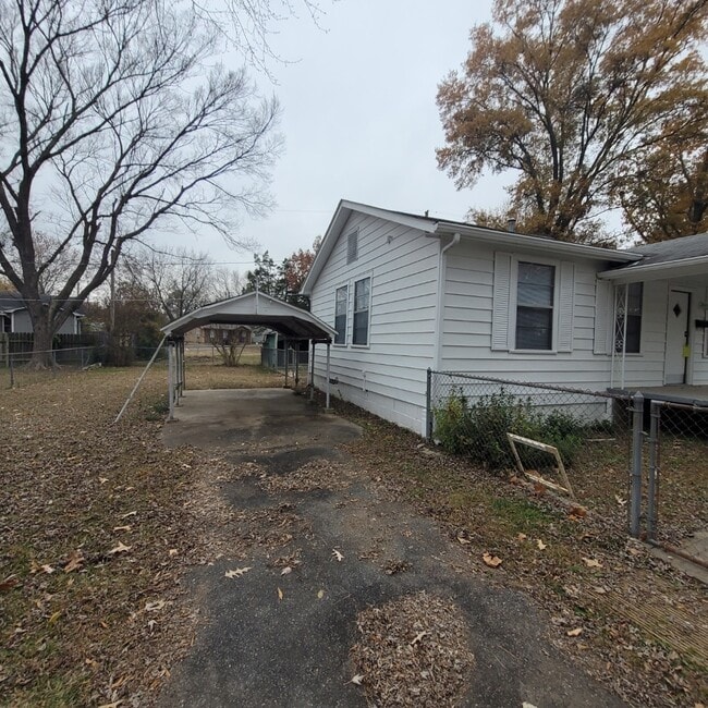 Building Photo - 189 Roosevelt Rd