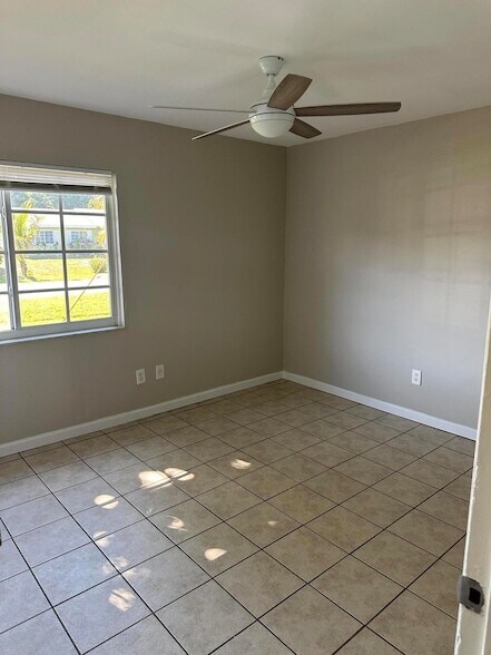 Foto del edificio - 377 SW Cherryhill Rd