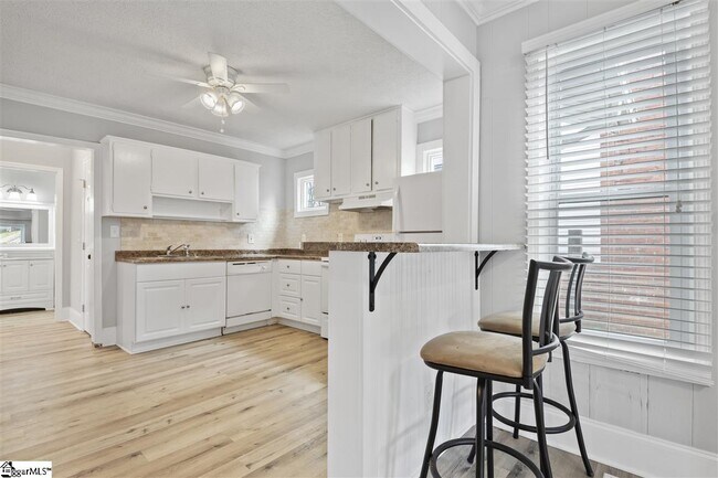 Foto del edificio - 21 Beechwood Ave