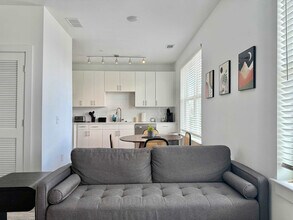 Building Photo - 542 Boulevard NE