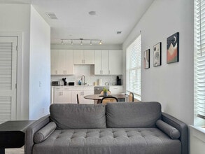 Building Photo - 542 Boulevard NE