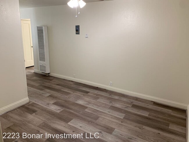 Building Photo - 2223 Bonar St
