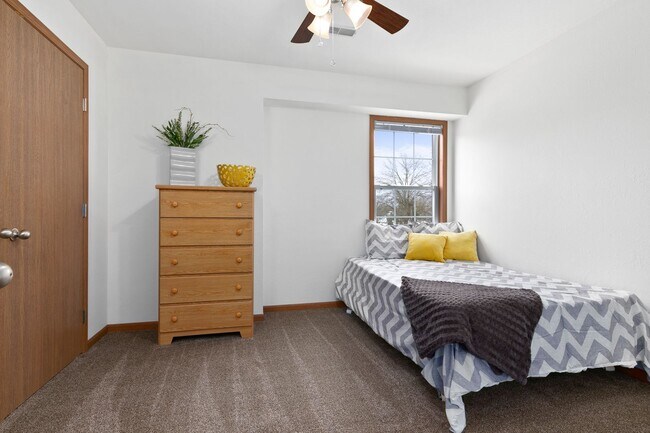 Building Photo - 1305 4th St