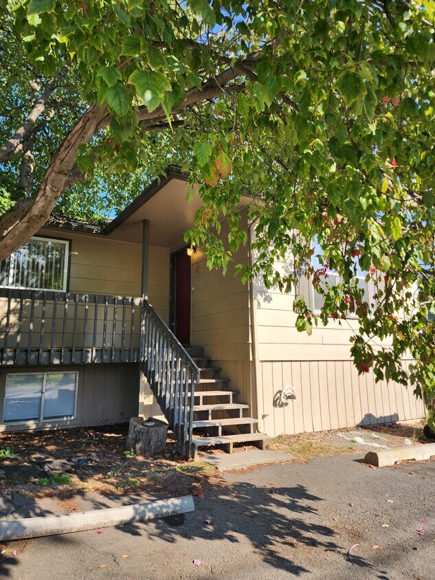 116 E Spence St Unit C, Medical Lake, WA 99022 Apartments in Medical