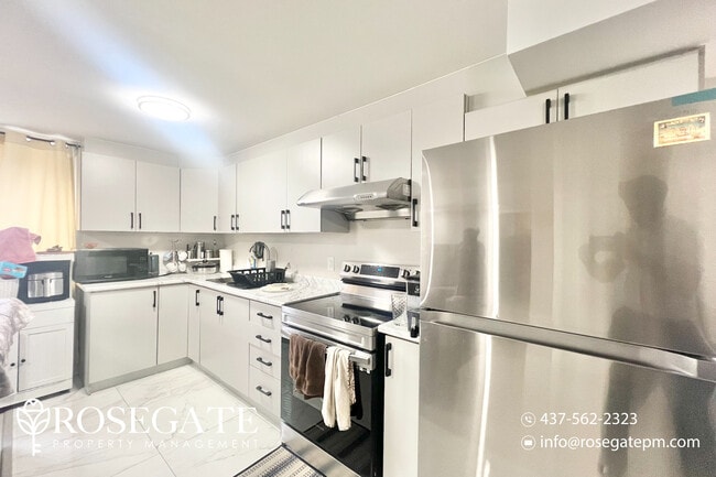 Building Photo - Newly Renovated 2+Den Apartment in Kitchener