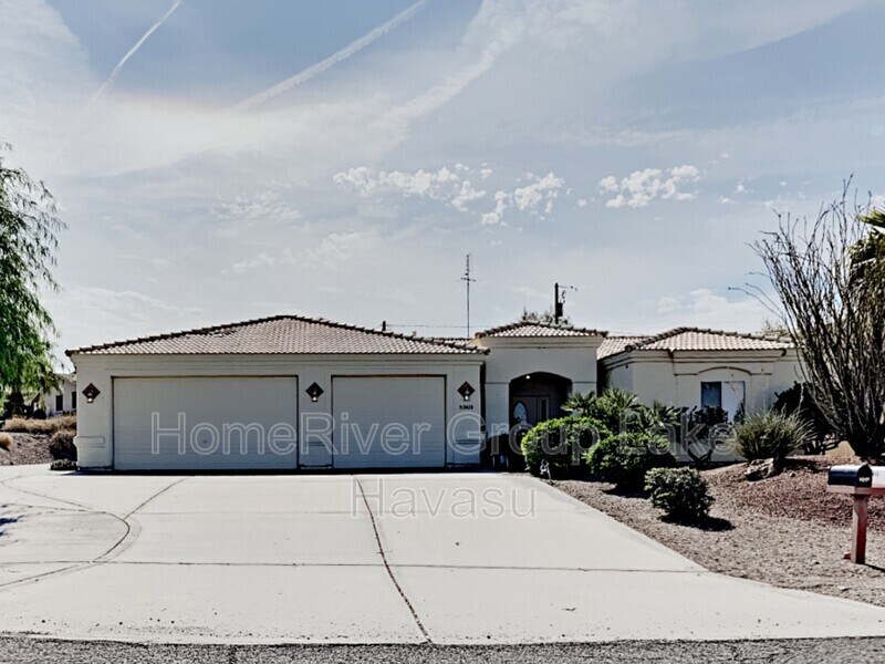 Primary Photo - 3418 Thunderbird Dr