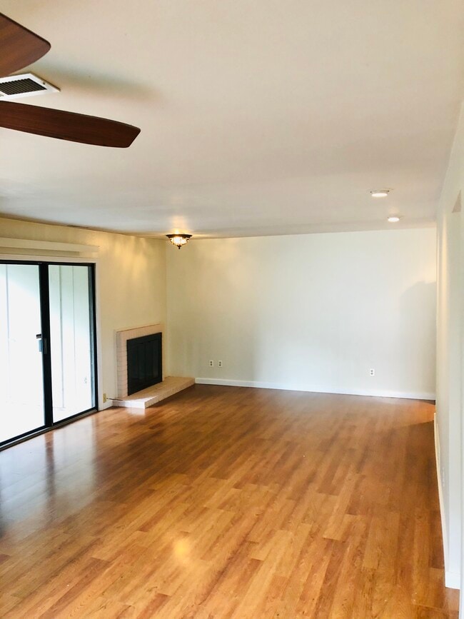 Building Photo - 2107 Melrose Dr