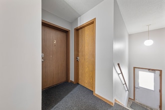 Building Photo - 1402 Division St W