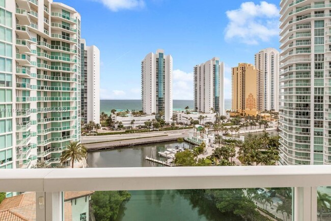 Foto del edificio - 200 Sunny Isles Blvd