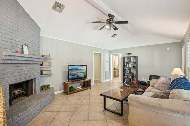 Foto del edificio - 15126 Silverman St