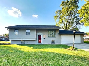 Building Photo - 2911 N Gresham Rd