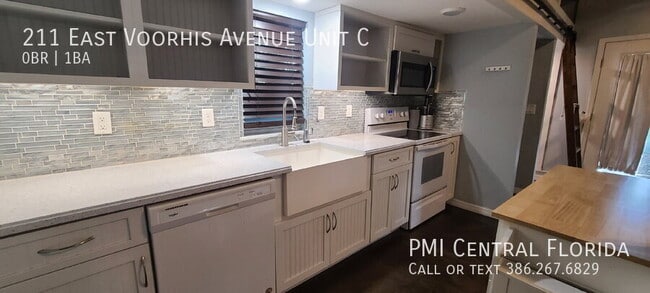 Foto del edificio - 211 E Voorhis Ave