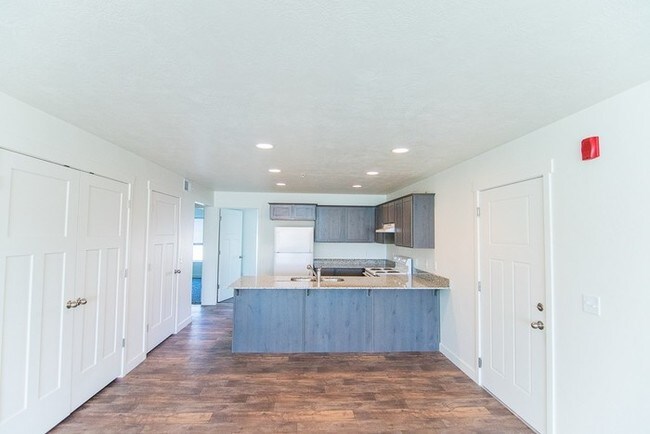 Building Photo - Apartment overlooking community park!