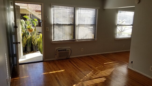 Foto del edificio - 7114 Haskell Ave