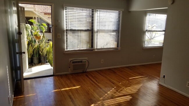 Building Photo - 7114 Haskell Ave