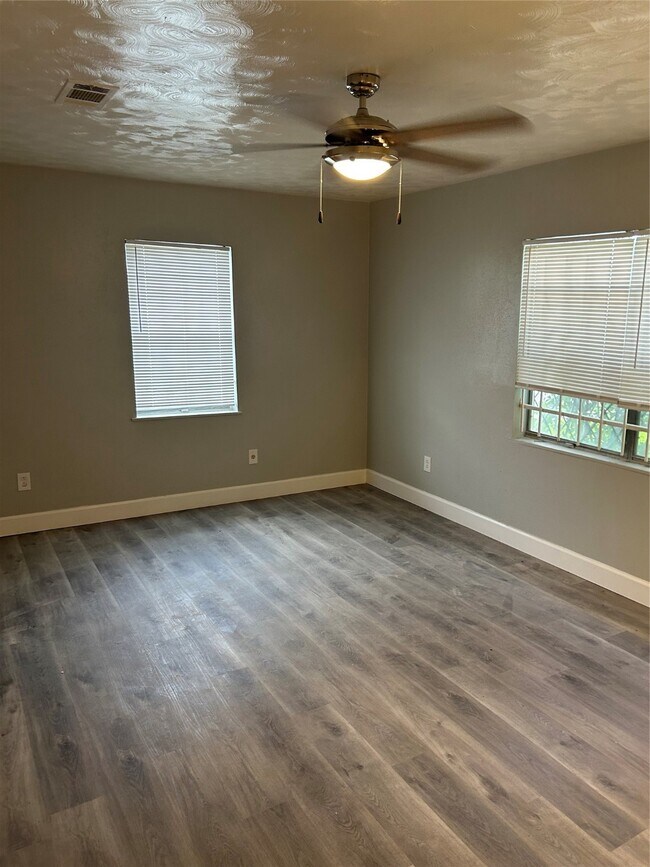 Foto del edificio - 1407 Silverdale St