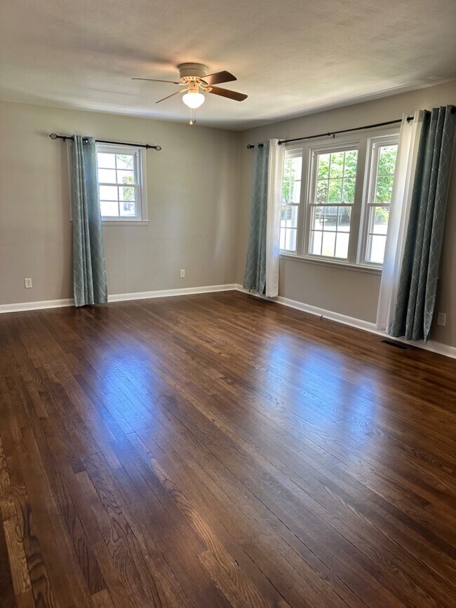 Foto del edificio - 4018 Dellwood Dr
