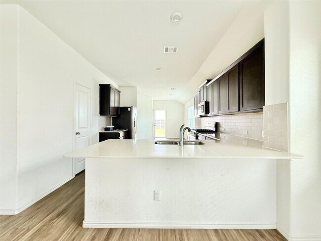 Foto del edificio - 140 Canley Lp