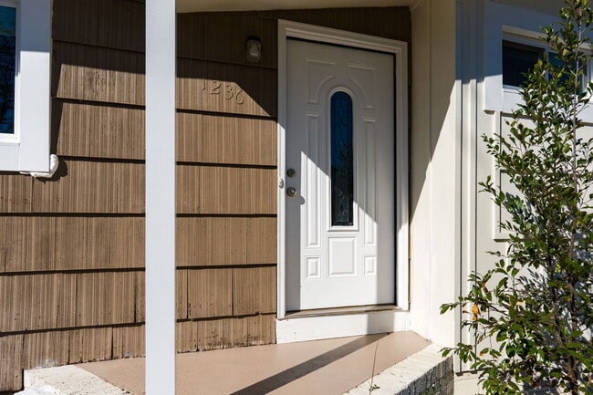 Building Photo - 1236 Oakwood St