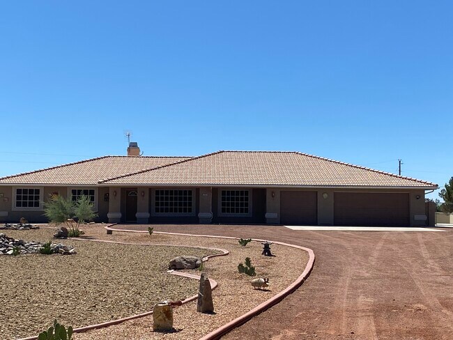Building Photo - 3251 Parkridge Ave