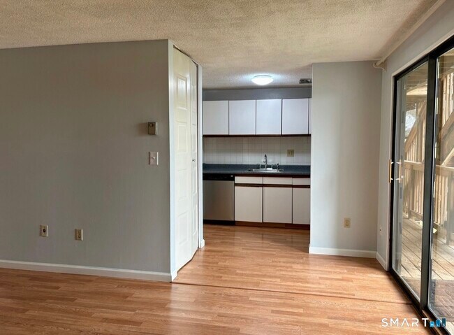 Foto del edificio - 70 Burgundy Hill Ln