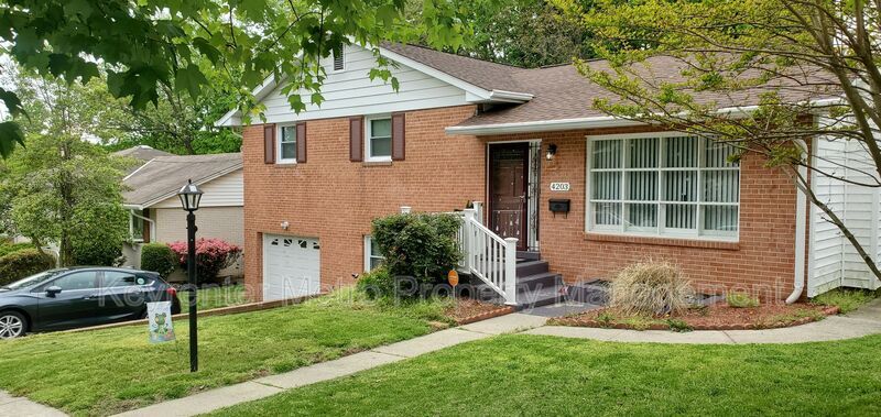 Primary Photo - 4203 Blacksnake Dr