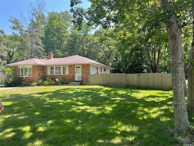 Foto del edificio - 424 Rowlinson Dr