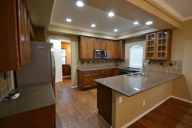 Building Photo - 4 bedrooms and large loft in Banning Lewis...