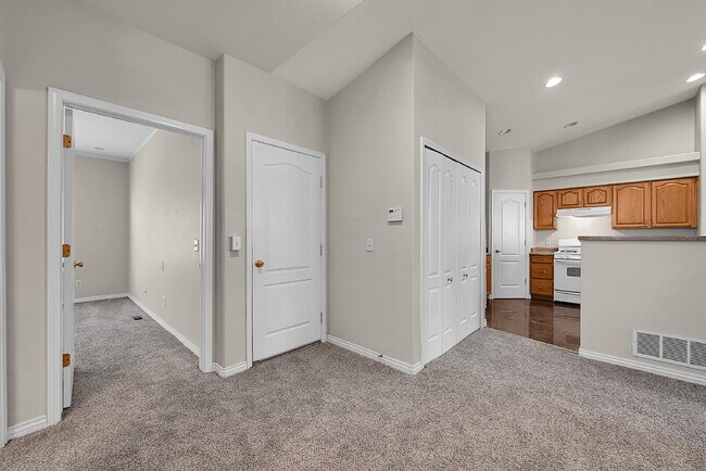 Foto del edificio - $2,095.00, 3-bed + Bonus room, 2.5 bath, l...