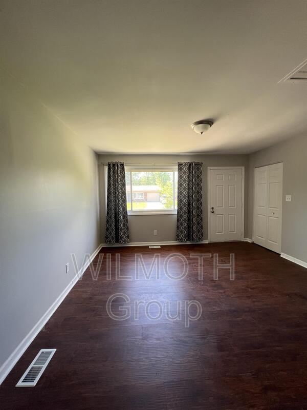 Building Photo - 5922 Falcon Ln
