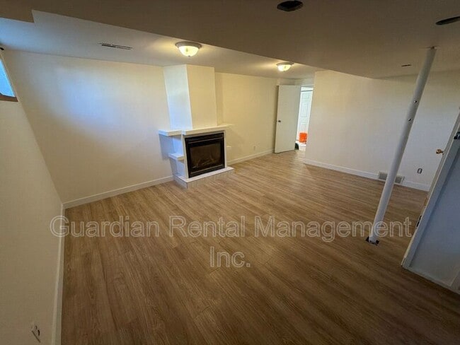 Building Photo - 10 Elm St