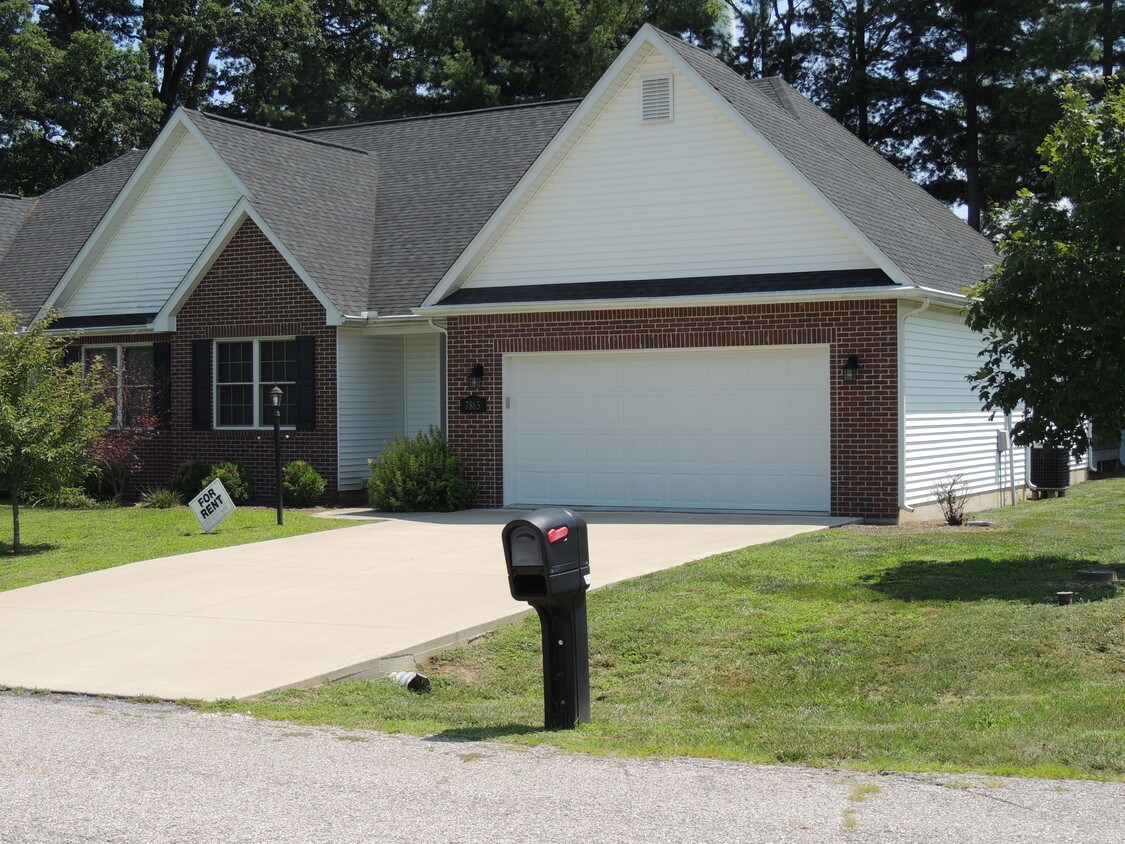 Front View - 7865 Erie Canal Road