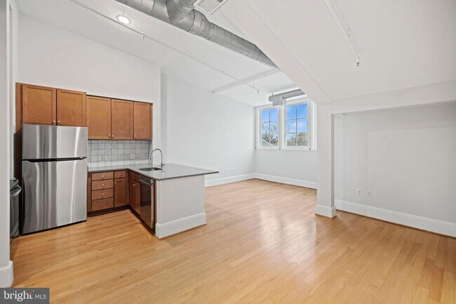 Building Photo - 2035 2nd St NW