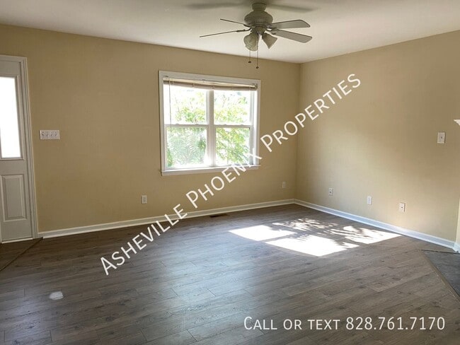 Building Photo - 105 Woodcreek Cir