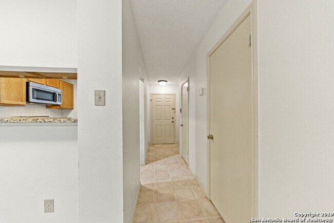 Foto del edificio - 10254 Dover Ridge