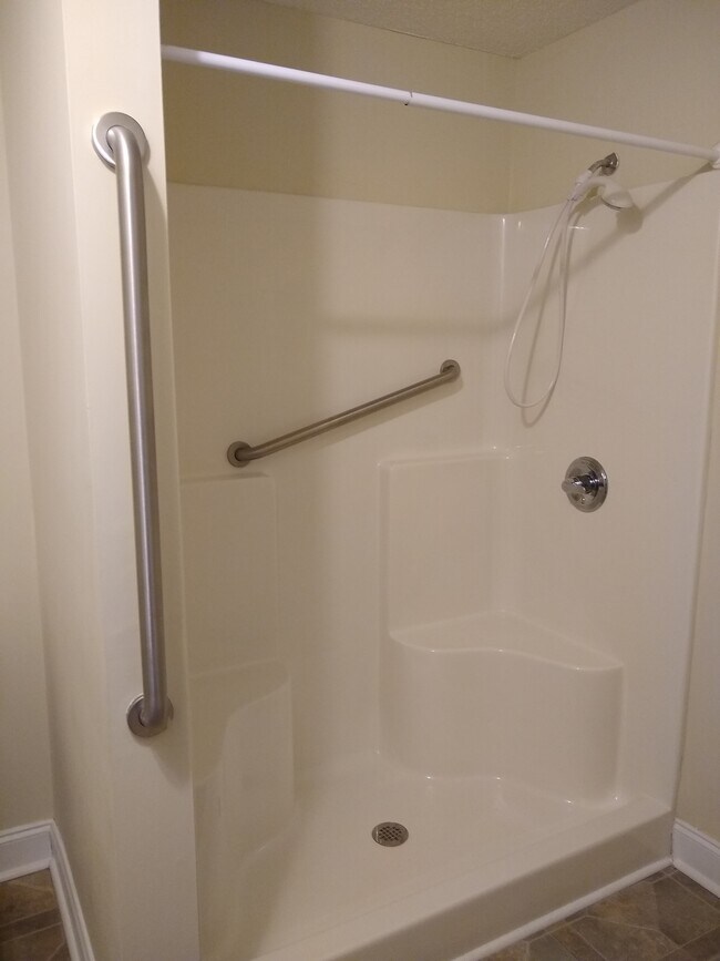 Foto del edificio - 100 Garden Manor Ct