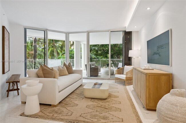 Foto del edificio - 715 Crandon Blvd