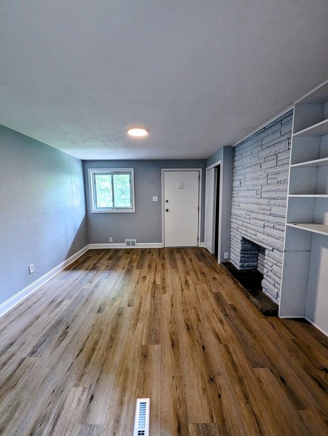 Photo - 1402 W Sycamore St Apartment