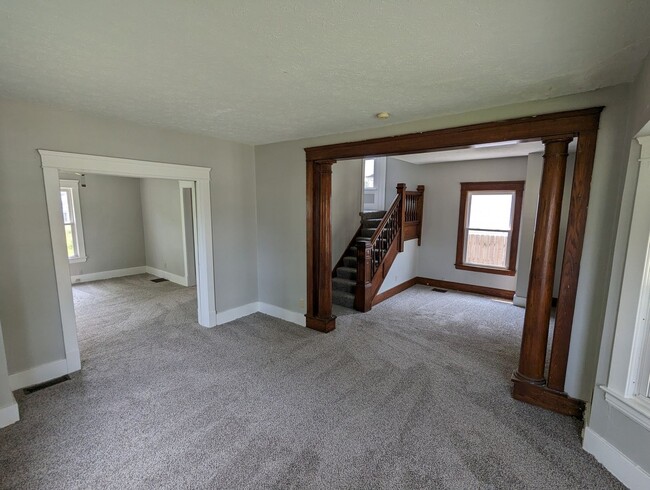 Building Photo - Spacious Colonial Home with Wood Columns a...